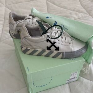 Off-White Kids' White and Gray Arrow Sneakers